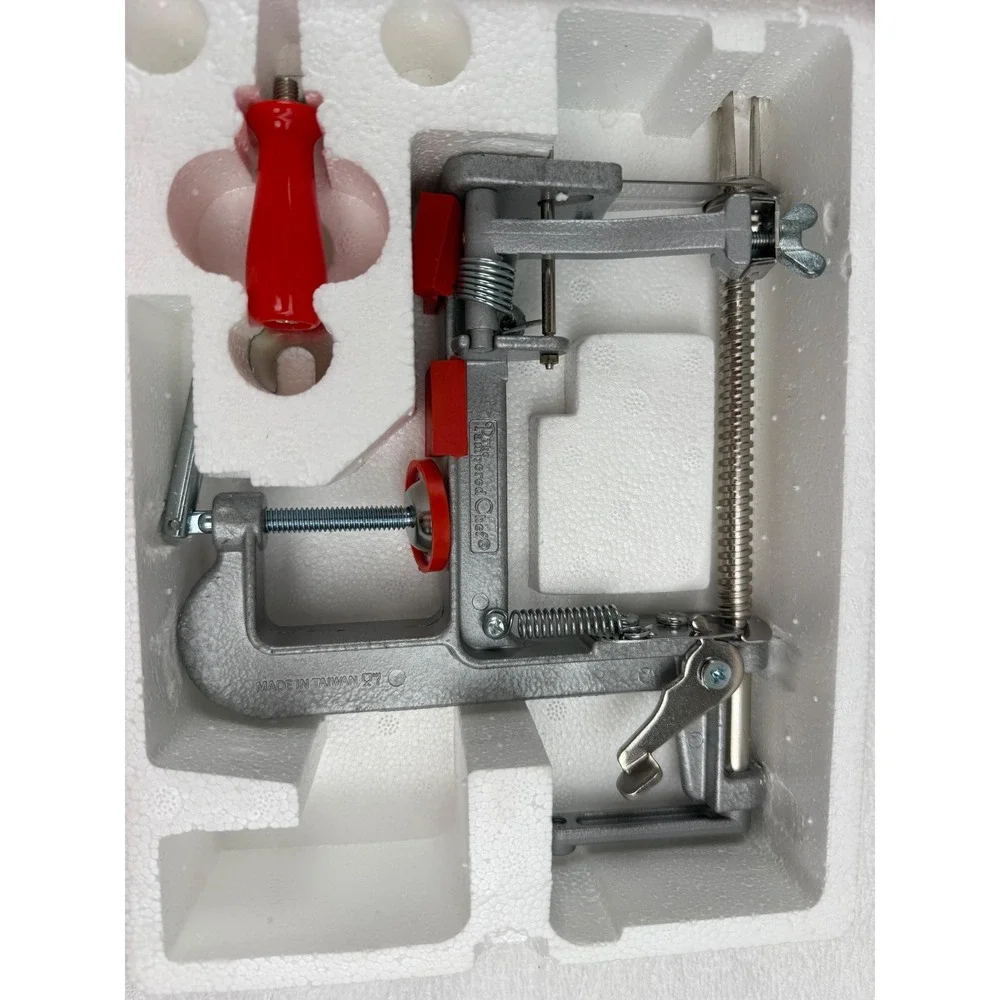 The Pampered Chef Apple Peeler Corer Slicer model 2430 Red Handle Clamp Base New